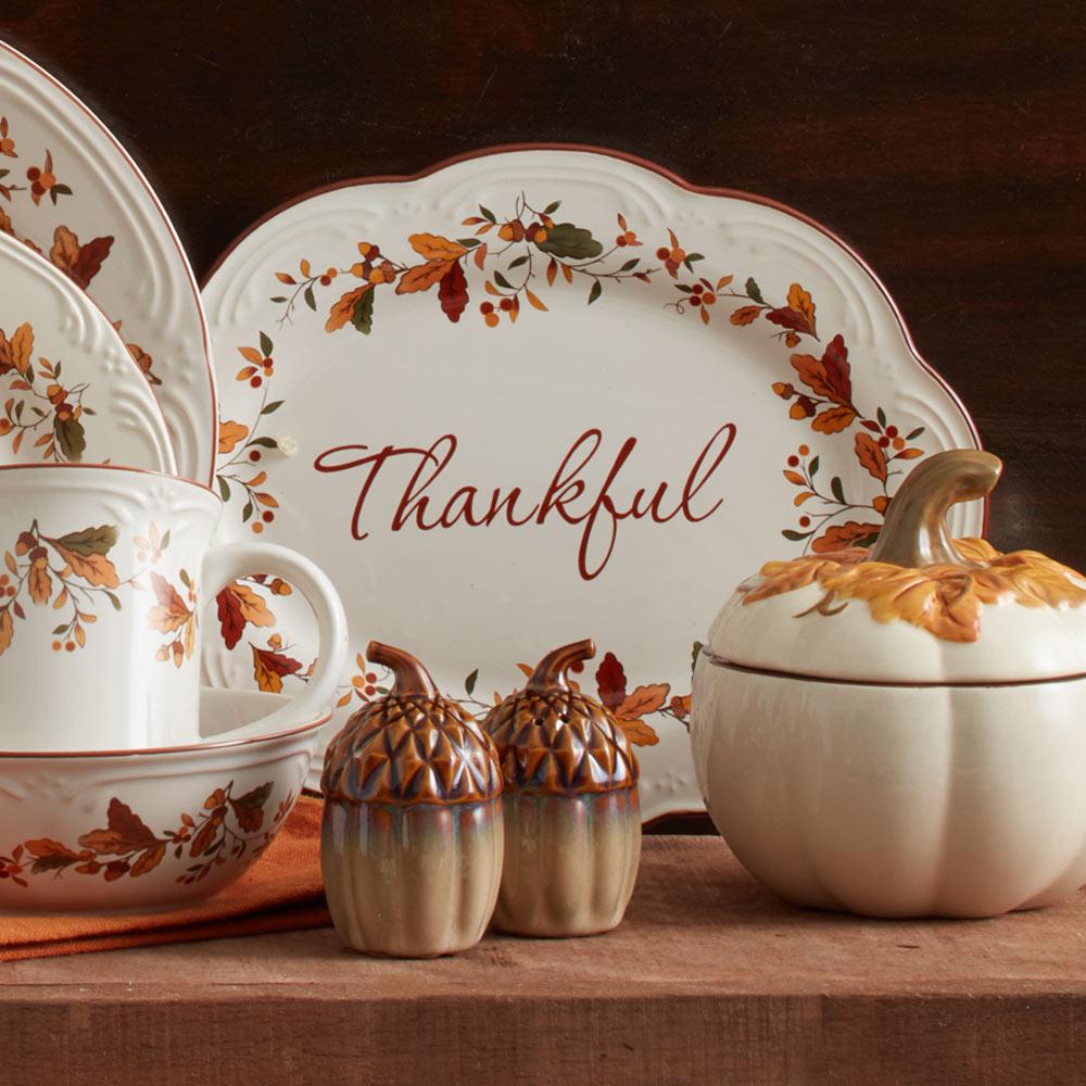 Autumn Berry small oval platter with thankful script and a fall leaf border